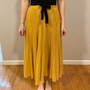 Aritzia Wilfred Twirl Skirt in Cairo Gold XS